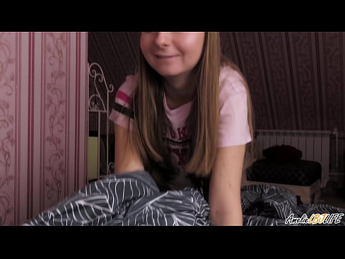 ❤️ Blonde Sucks her Best Friend Deeply και παίρνει σπέρμα στο στόμα της Σπιτικό πορνό